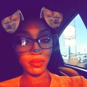 Meet your Posher, Deondra